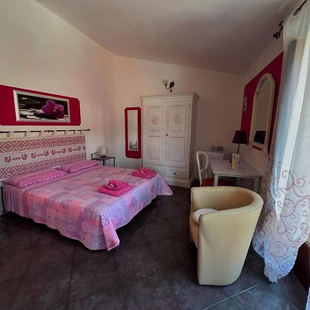 Locazioni Brevi La Rosaviola Guest Rooms Teulada Dış mekan fotoğraf